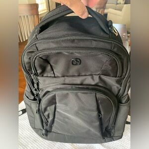 Swiss Gear padded laptop Back Pack NWOT never used — Excellent Condition — Black